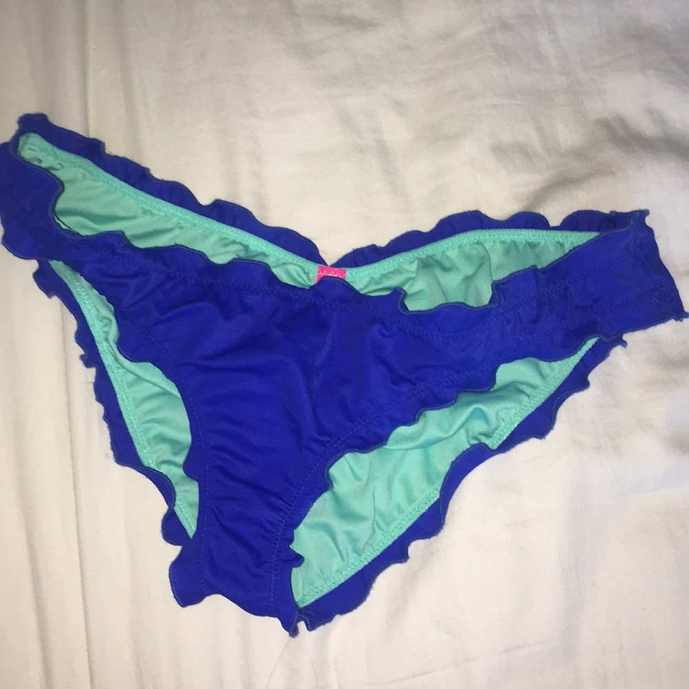 VS ruffled swimsuit bottoms